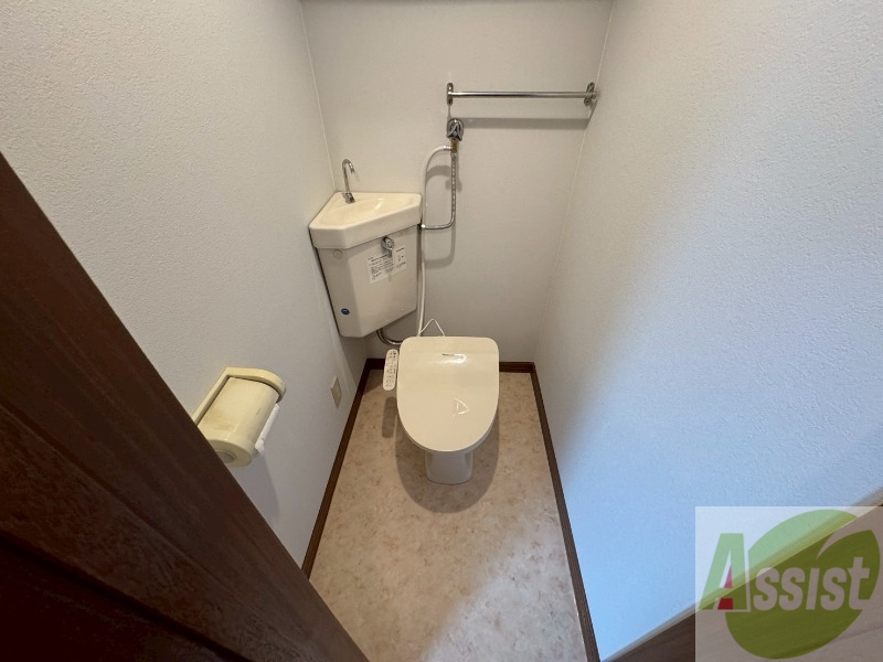 トイレ　こちらはトイレです。清潔感があり、安心して使用できます。