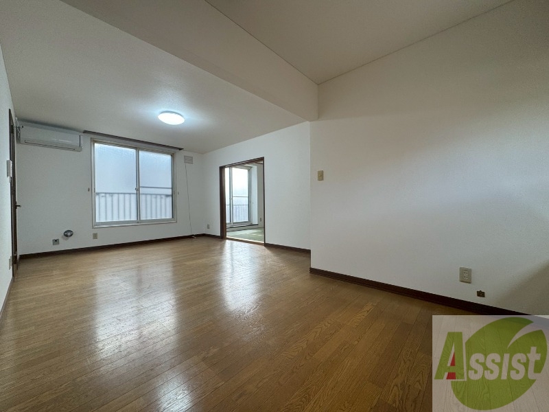 居室・リビング　広くてキレイなお部屋が広がっていて、充実した生活が送れそう。