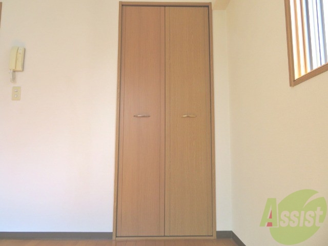 収納　こちらはクローゼットです。収納があると部屋を広く使えます。