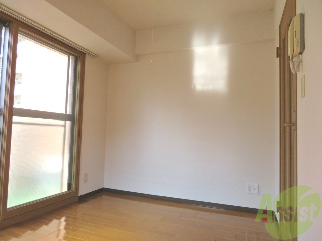 居室・リビング　リビングはこんな感じです。日が入ってくるので明るいです