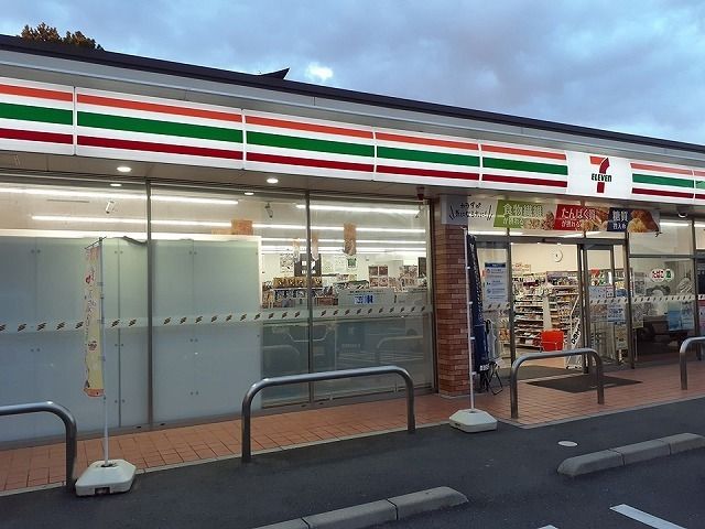コンビニ　セブン-イレブン 浜松鴨江町店（コンビニ）まで600m