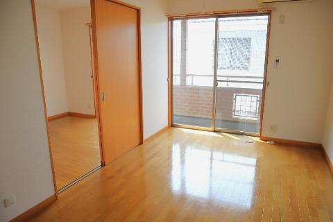 居室・リビング　室内