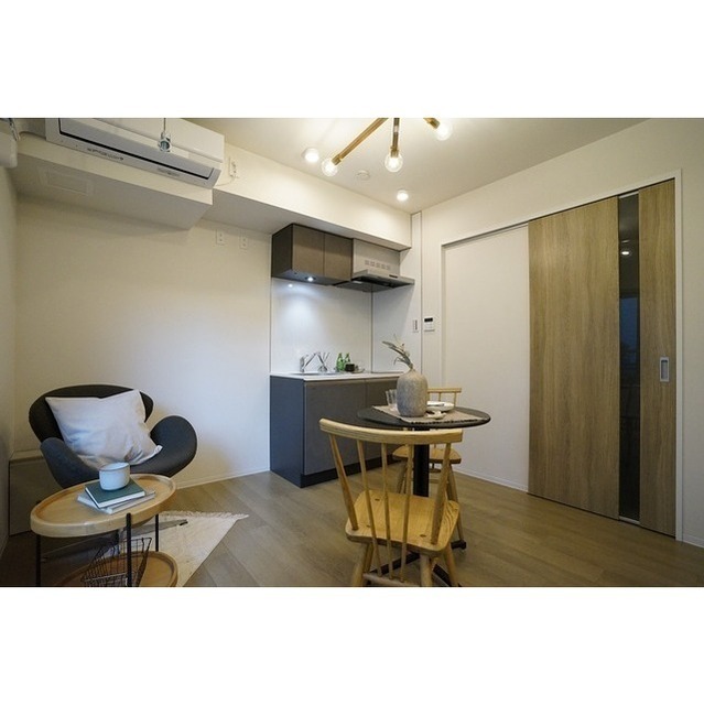 居室・リビング　家具・調度品等はＣＧ加工です。実際の賃貸住居には含まれません