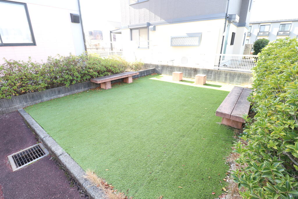 その他　敷地内には休憩スペースもあります♪