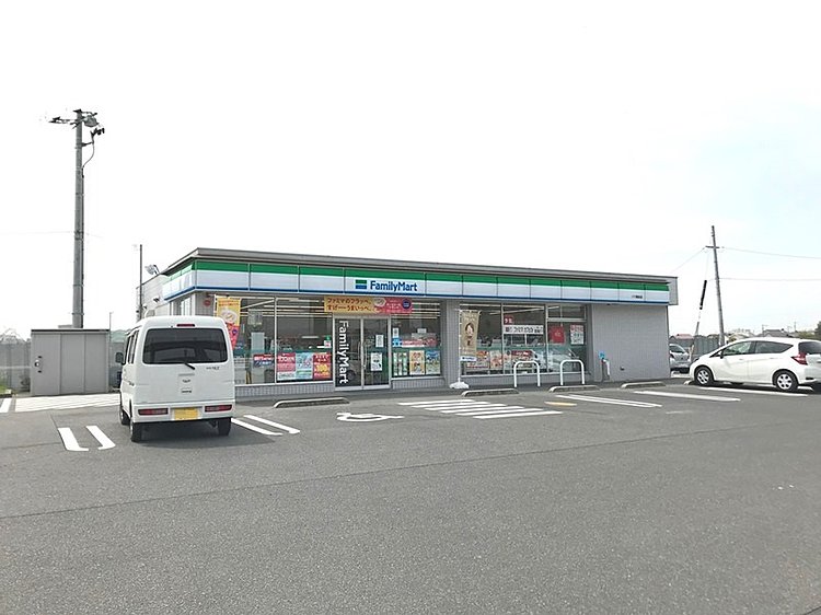 コンビニ　ファミリーマートバラ園前店（コンビニ）まで793m