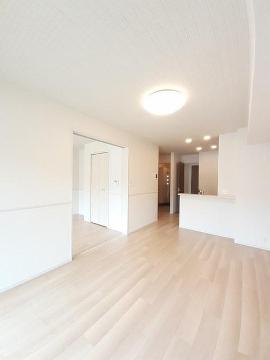 居室・リビング　対面キッチン仕様のLDK