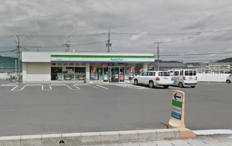 コンビニ　ファミリーマート岡山長岡店（コンビニ）まで824m