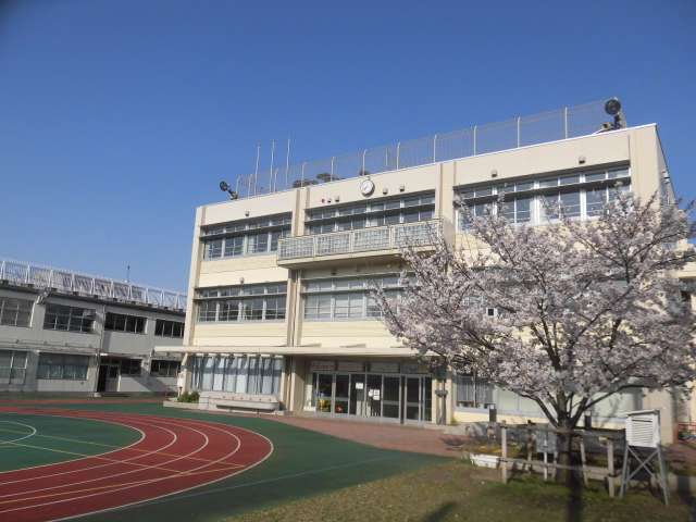 小学校　世田谷区立中里小学校（小学校）まで462m