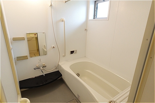 バス・シャワールーム　換気暖房乾燥機付き浴室