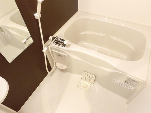 バス・シャワールーム　浴室乾燥機付きバス！