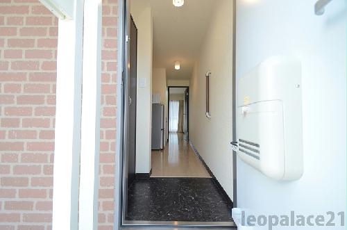 玄関　同タイプ物件の写真です。