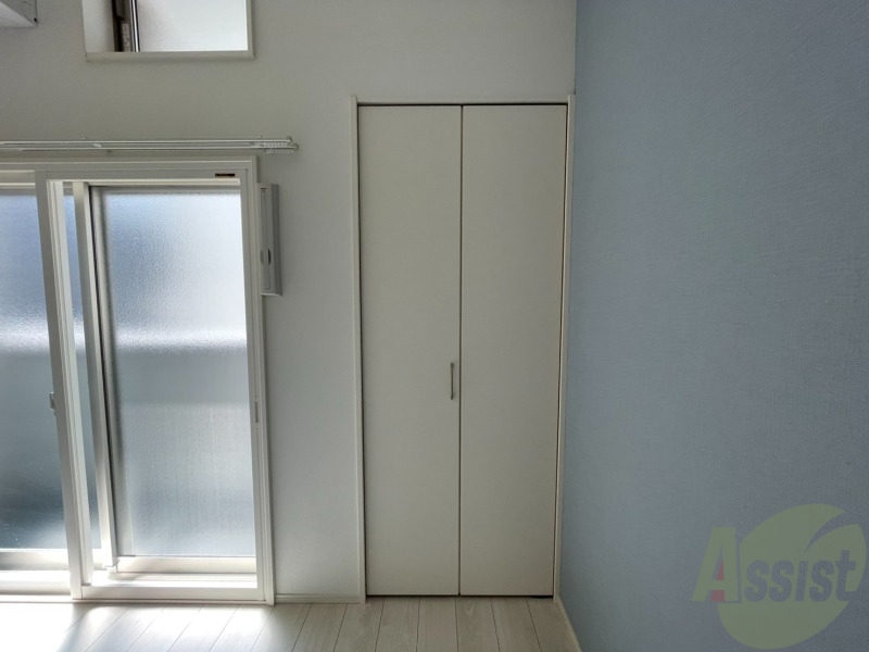 収納　収納はこちらのクローゼットをお使いください。