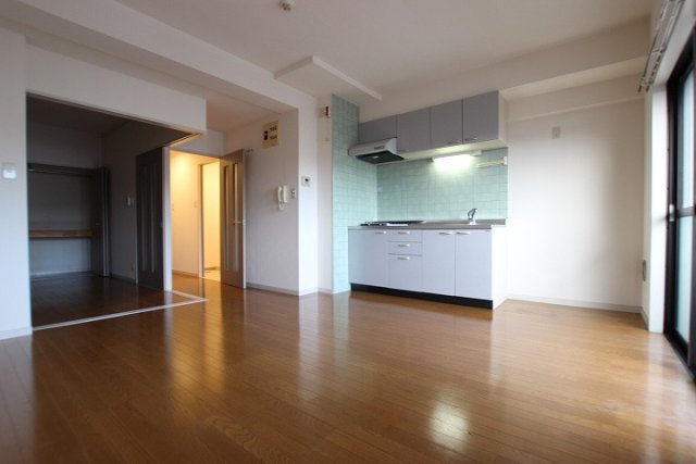 居室・リビング　同物件別号室