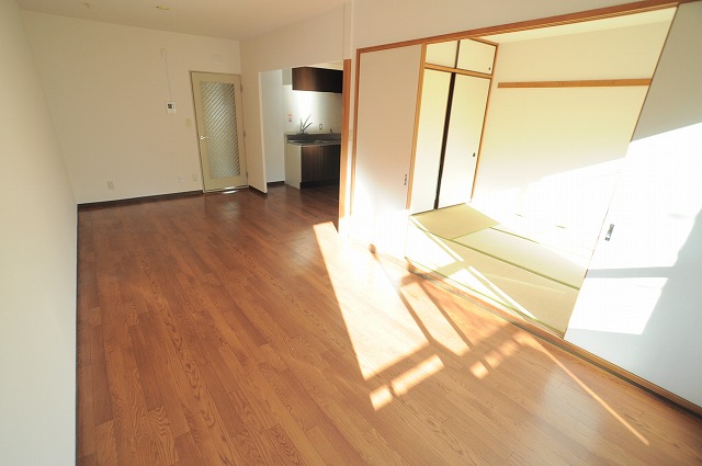 居室・リビング　※別部屋参考写真