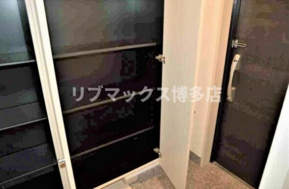 玄関　※同シリーズ参考写真※