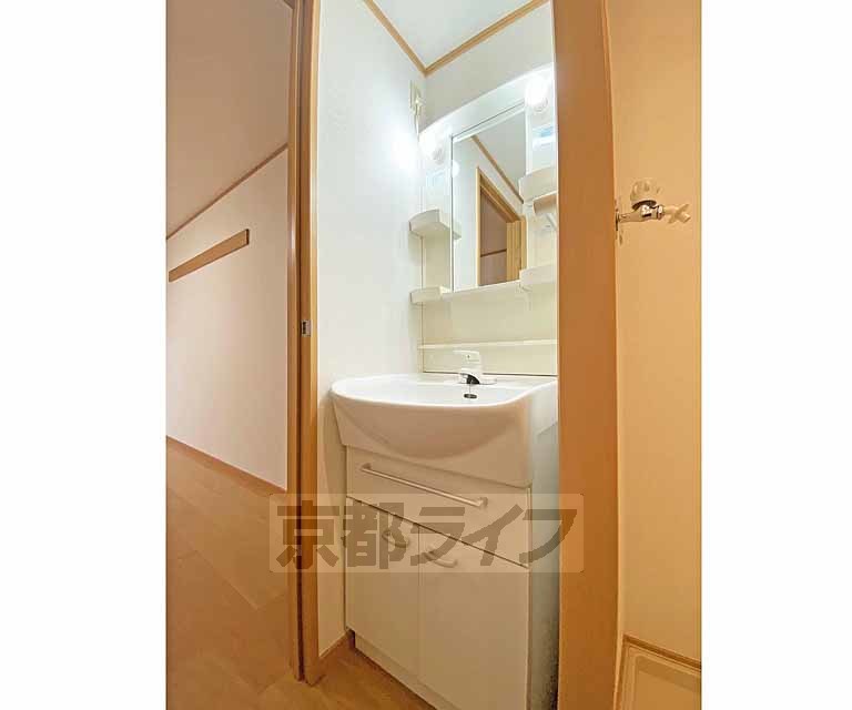 洗面設備　使い勝手の良い独立洗面台です。