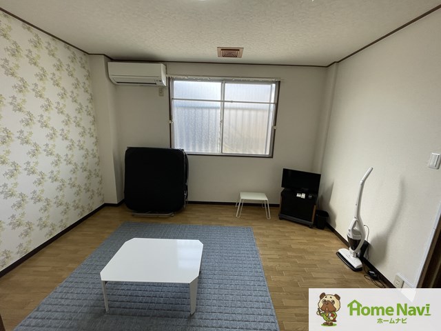 居室・リビング　エアコン付です。　インターネットが無料で使えます。