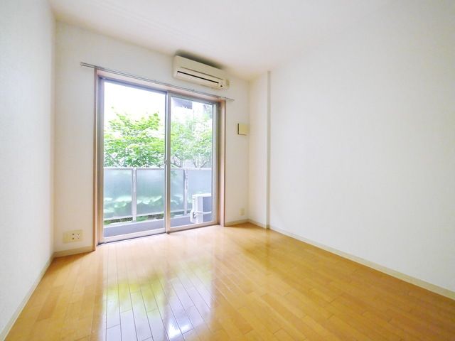 居室・リビング　※別部屋参考写真です