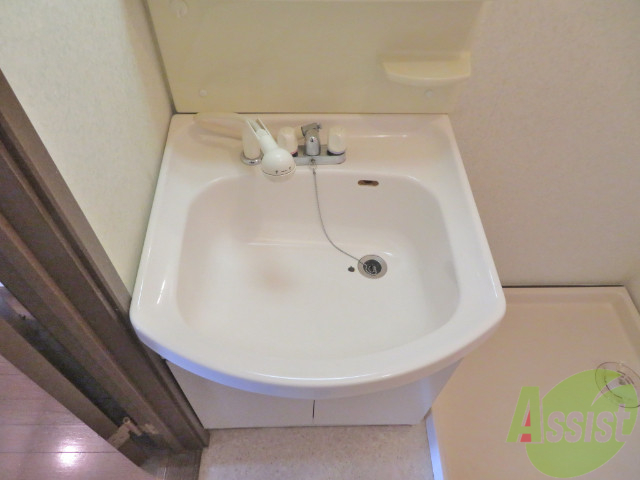 洗面設備　洗面台はこちらシャンプードレッサー付きになりますねー。