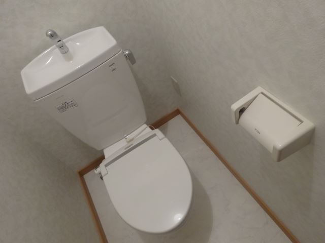 トイレ　ウォームレットがついてます