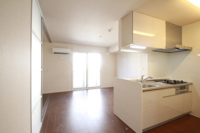 居室・リビング　エアコン付きＬＤＫ１２帖