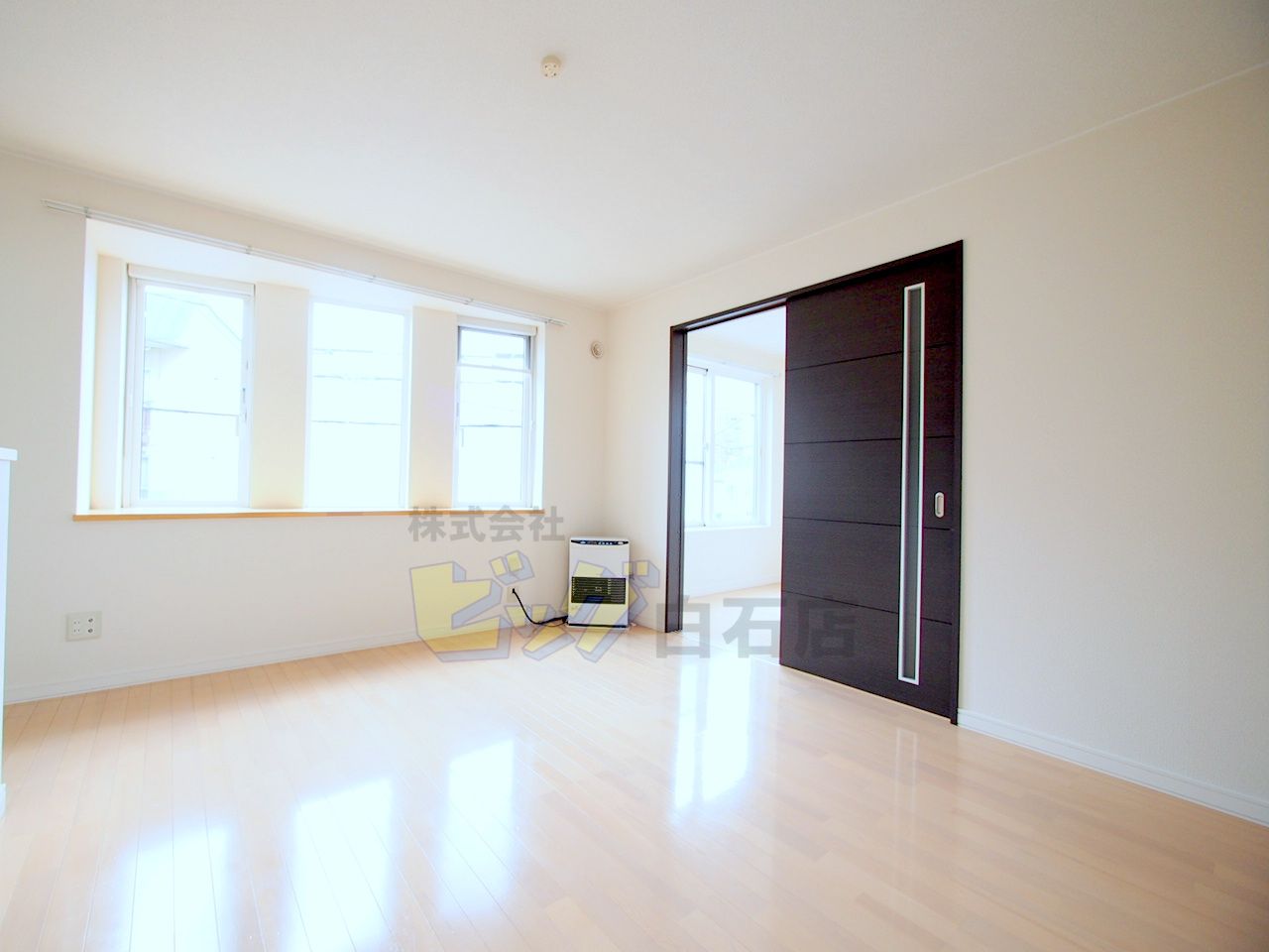 居室・リビング　日当たり良好で明るいリビングです♪