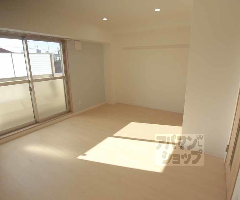 居室・リビング　９帖の洋室です。