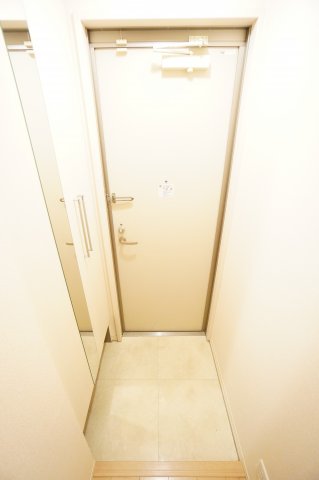 玄関　※同物件・同タイプの写真です。
