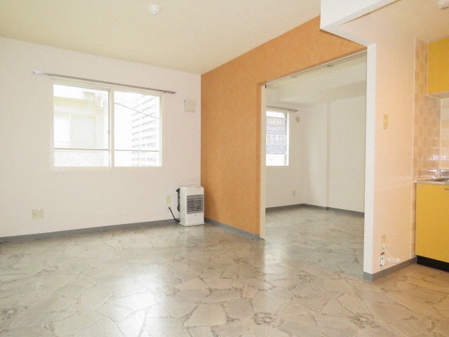 居室・リビング　◆東西線と市電のダブルアクセス可能な好立地！◆広々34平米！