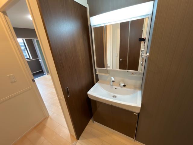 洗面設備　スペースが確保できる洗面所です