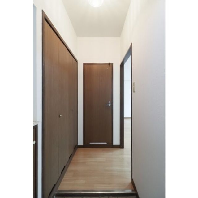 玄関　【玄関】同間取り別号室のお部屋です。※現状優先