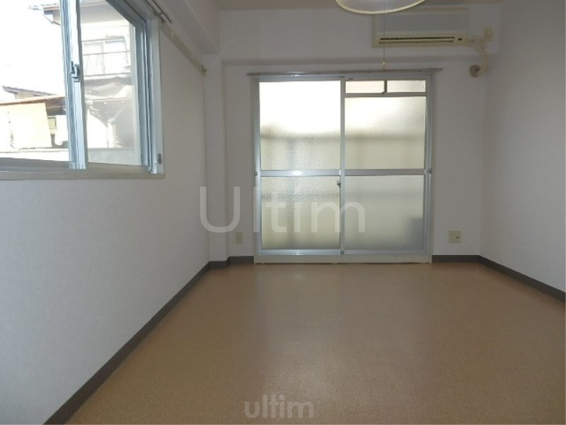 居室・リビング　室内