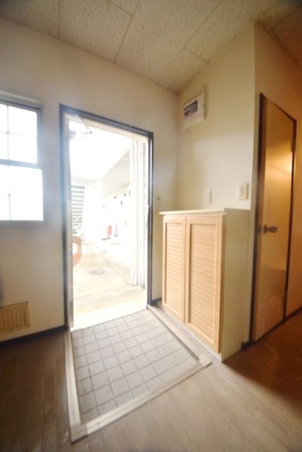 玄関　タウンハウジング調布店まで♪