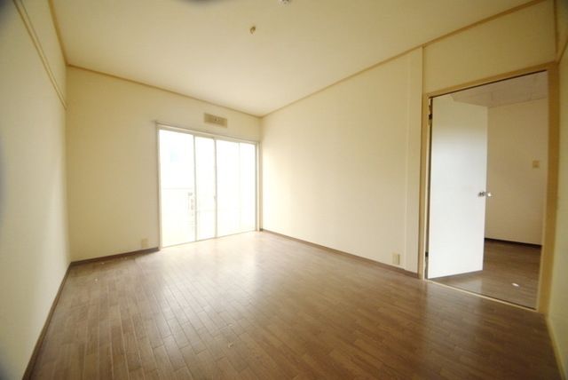 居室・リビング　タウンハウジング調布店まで♪