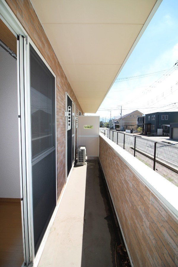 バルコニー　洗濯物が干せるバルコニー