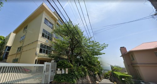 中学校　神戸市立長峰中学校（中学校）まで836m