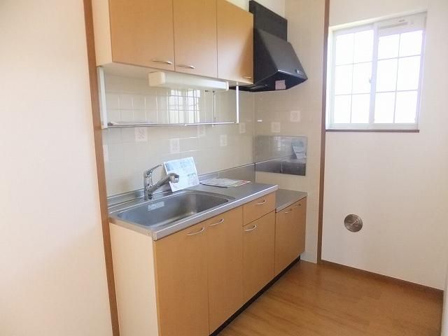 キッチン　★キッチン脇に窓があります★