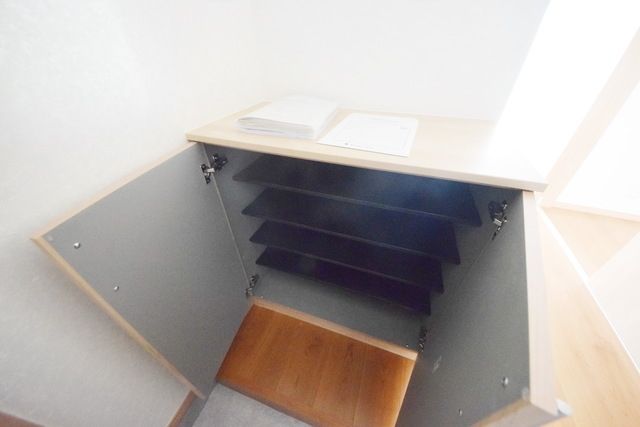 玄関　お問い合わせはタウンハウジング調布店まで