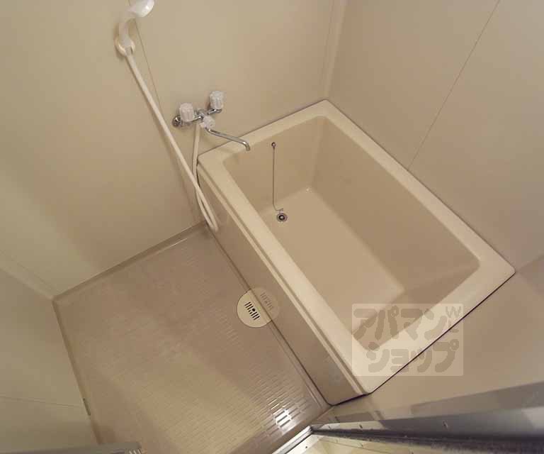 バス・シャワールーム　バスルームです。