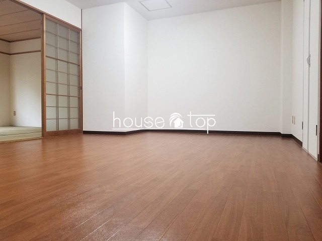 居室・リビング　テーブルやソファーなど設置可能