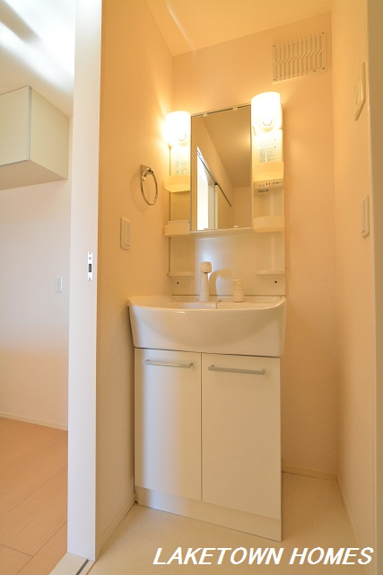 洗面設備　洗髪洗面化粧台です。