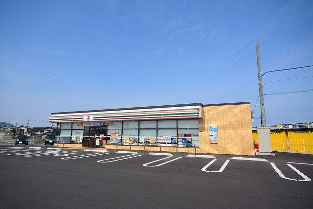 コンビニ　セブンイレブン（コンビニ）まで750m