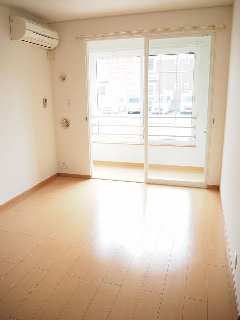 居室・リビング　こちらのリビングで趣味の時間をお楽しみください