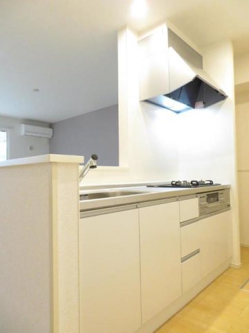 キッチン　コンパクトなキッチンで掃除もラクラク