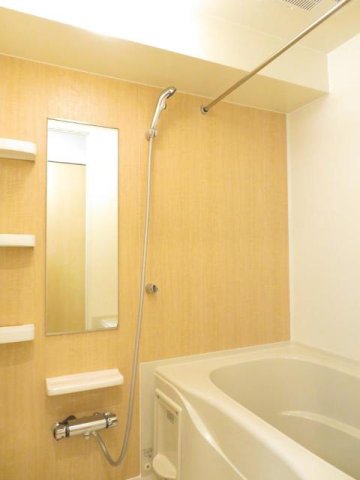 バス・シャワールーム　コンパクトで使いやすいお風呂です