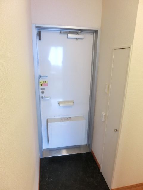 玄関　シューズボックス付きの玄関。