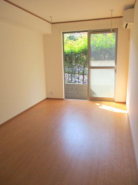 居室・リビング　★7.5帖の広めのお部屋です★