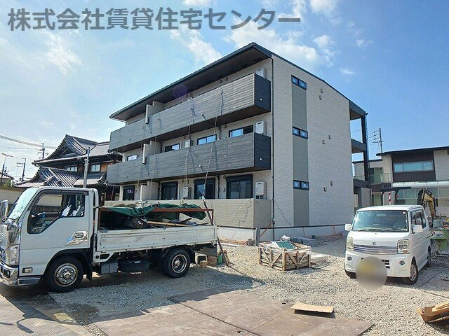 建物外観　建築中