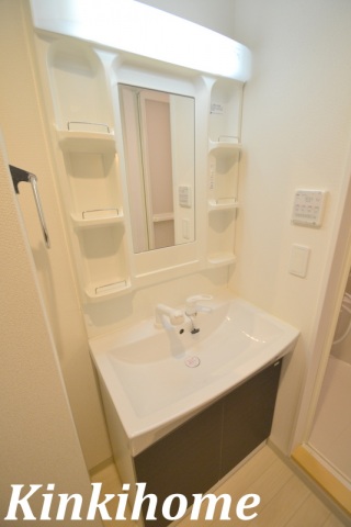 洗面設備　写真は別のお部屋です。