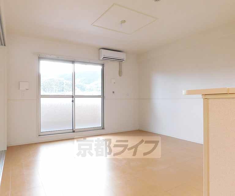 キッチン　日当りもよい広いお部屋です